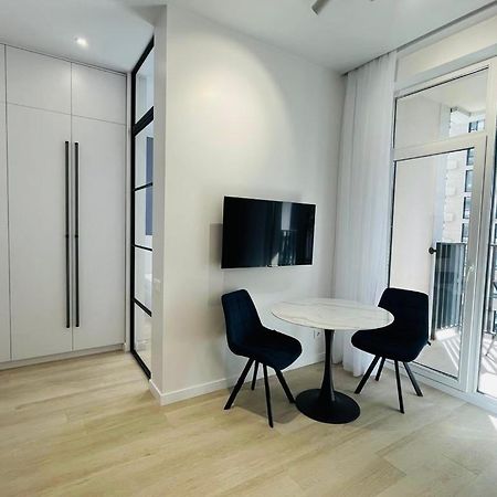 Modern Apartment In The Old Town Киев Экстерьер фото