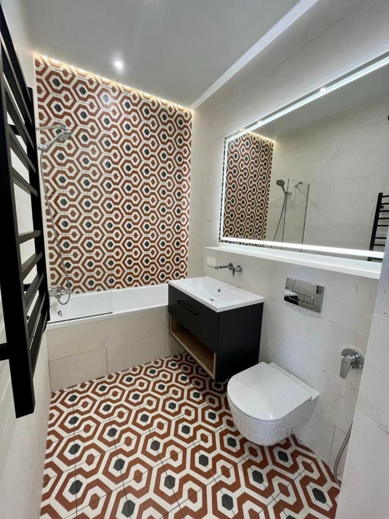 Modern Apartment In The Old Town Киев Экстерьер фото